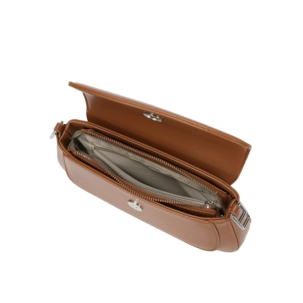 Visão superior da Bolsa Baguete Minimalista Isabele marrom aberta, mostrando o espaço interno bem dividido com um compartimento central fechado por zíper. Preto Caramelo Off White Bege