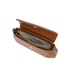 Visão superior da Bolsa Baguete Minimalista Isabele marrom aberta, mostrando o espaço interno bem dividido com um compartimento central fechado por zíper. Preto Caramelo Off White Bege