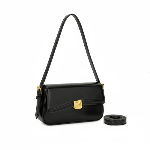 Visão frontal da Bolsa Baguete Sophia preta com design minimalista, detalhe do fecho dourado e alça transversal extra ao lado. Preto Caramelo Off White Marrom