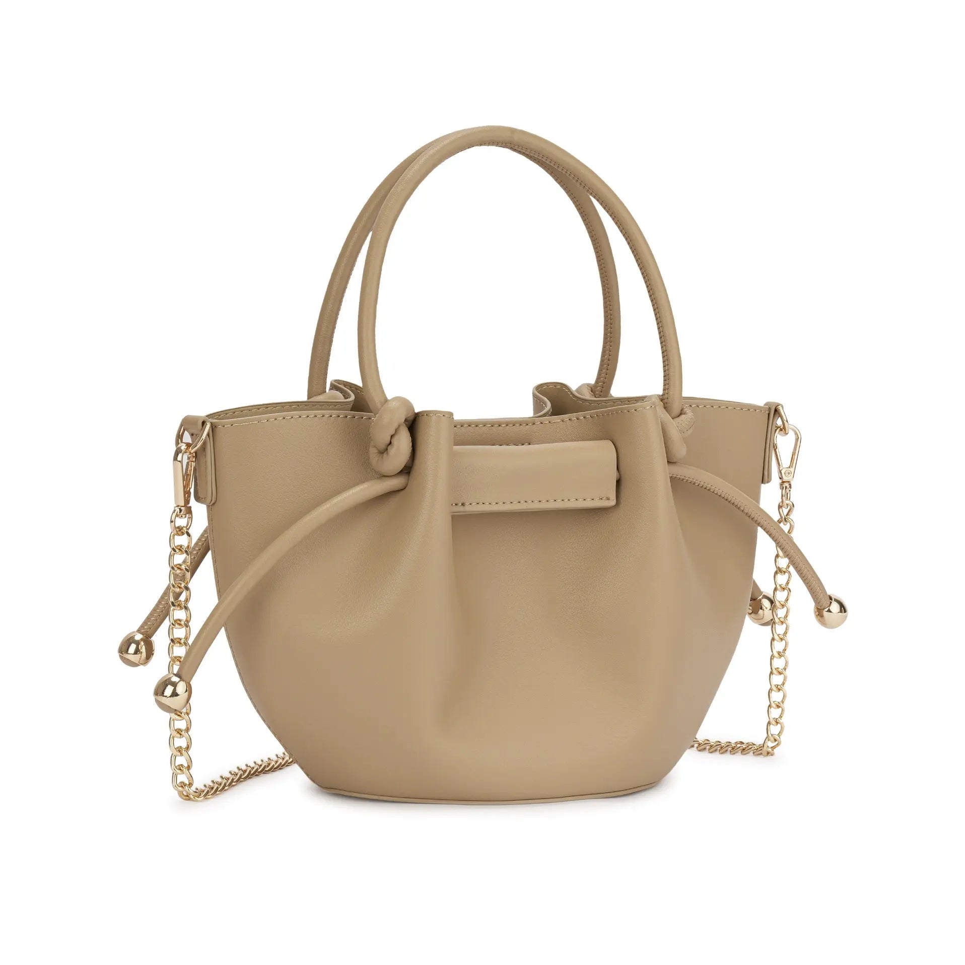 Visão frontal da Bolsa Bucket Beatrice bege, destacando a estrutura drapeada clássica de bolsas bucket e a alça transversal disposta ao lado. Preto Caramelo Off White Bege