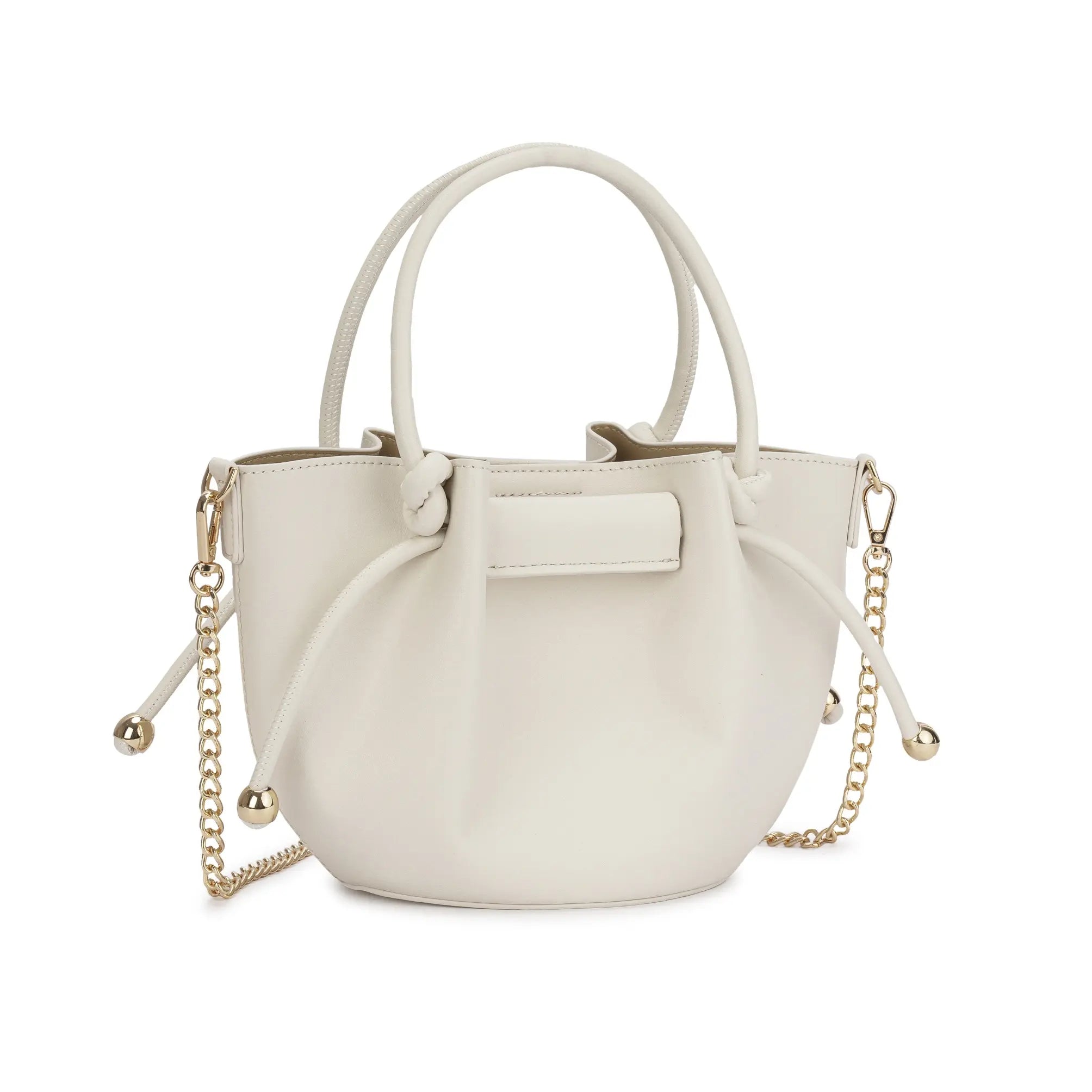 Visão frontal da Bolsa Bucket Beatrice off-white, mostrando o caimento elegante do couro sintético, a aba de fechamento e as alças duplas. Preto Caramelo Off White Bege