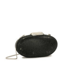 Bolsa Clutch Melissa oval na cor preta, inteiramente cravejada com brilhos, fecho superior prateado e alça de corrente metálica fina. Preto Dourado