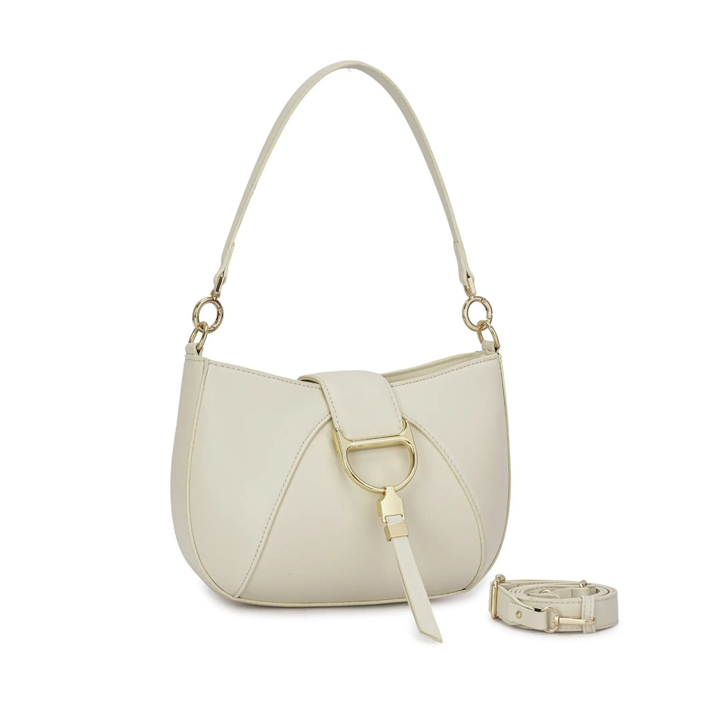 Visão frontal da Bolsa Hobo Louise na cor off-white, destacando o design curvo elegante e o detalhe metálico central. Preto Caramelo Off White Bege