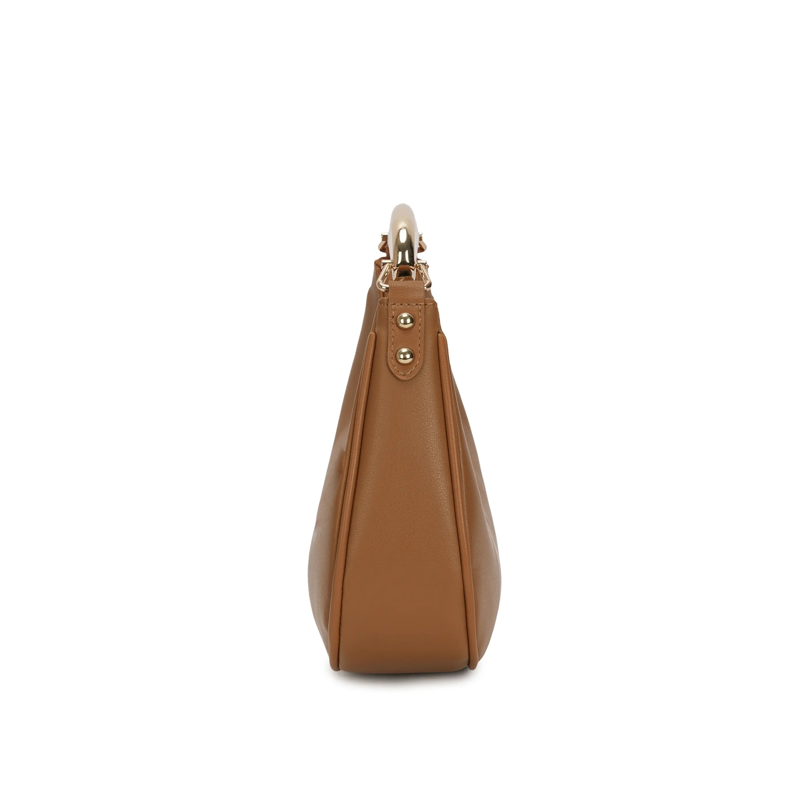 Perfil lateral da bolsa hobo meia lua Marianne cor caramelo, mostrando a base ligeiramente mais larga que afina elegantemente até o topo onde fixam as ferragens douradas. Preto Caramelo Off White