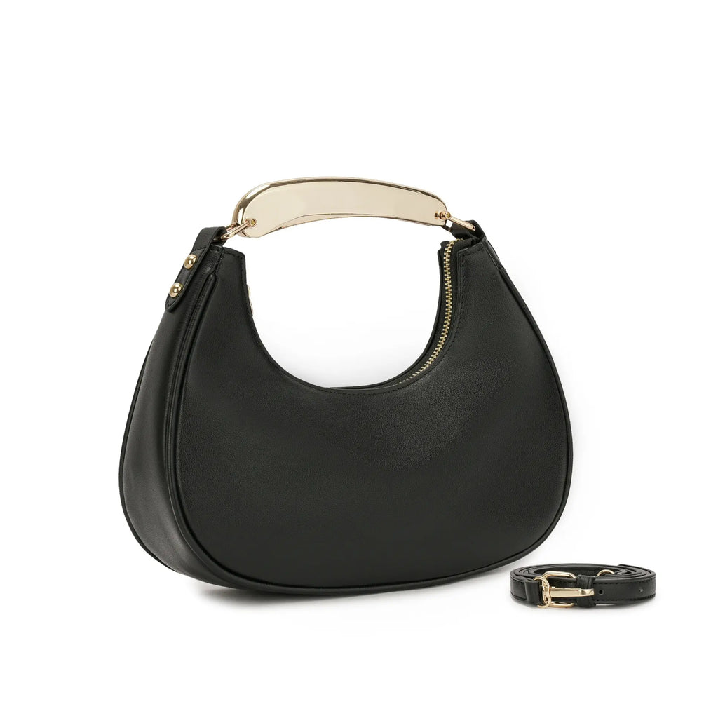 Bolsa hobo meia lua Marianne na cor preta, exibindo design curvado elegante com alça de mão estruturada em metal dourado e alça transversal ajustável ao lado. Preto Caramelo Off White