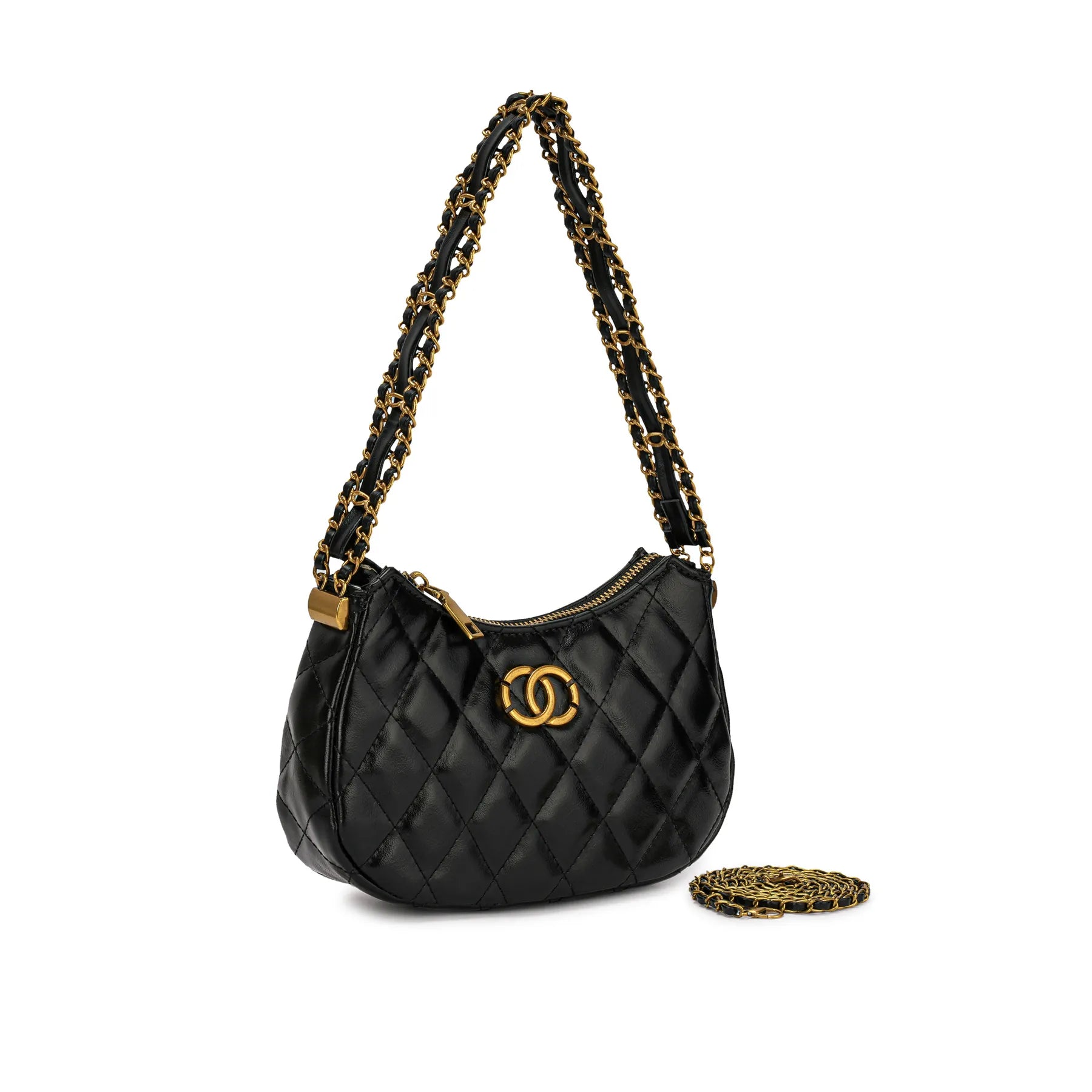 Bolsa Matelassê Amelia em couro preto com costura em losangos, logotipo metálico dourado frontal e alça de ombro mista com correntes. Preto [cor:Preto]