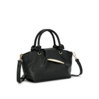 Visão frontal da Bolsa Mini Tote Luna preta, exibindo o design minimalista, alças duplas de mão com detalhe de nó e fecho metálico elegante. Preto Caramelo Off White