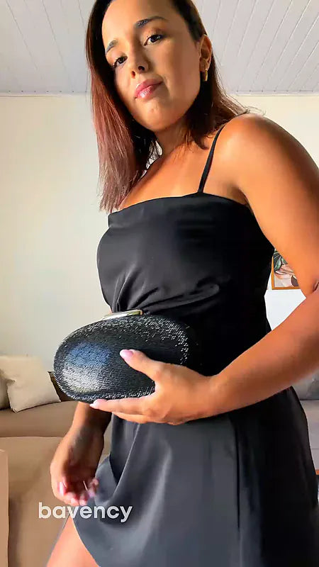 Bolsa Clutch Melissa – Oval Cravejada e Alça Metálica