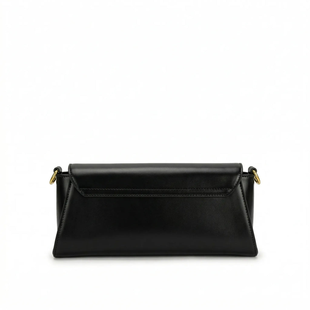 Parte de trás da Bolsa Baguete Vivianne preta com design clean e costuras reforçadas em formato trapezoidal. Preto [cor:Preto]